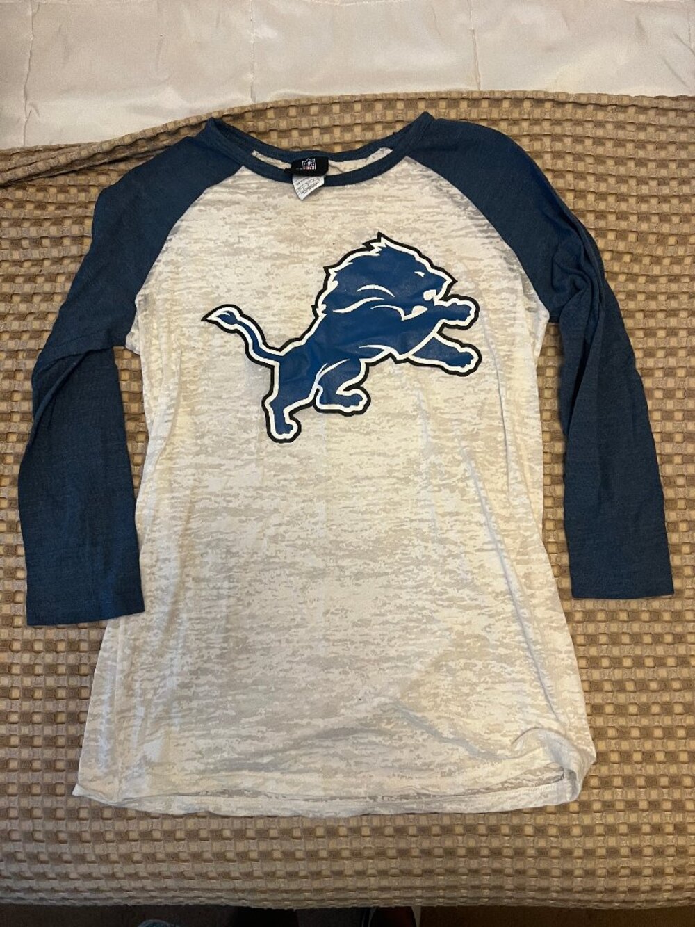 NFL Team Apparel Womens Size S Detroit Lions 3/4 Length Shirt